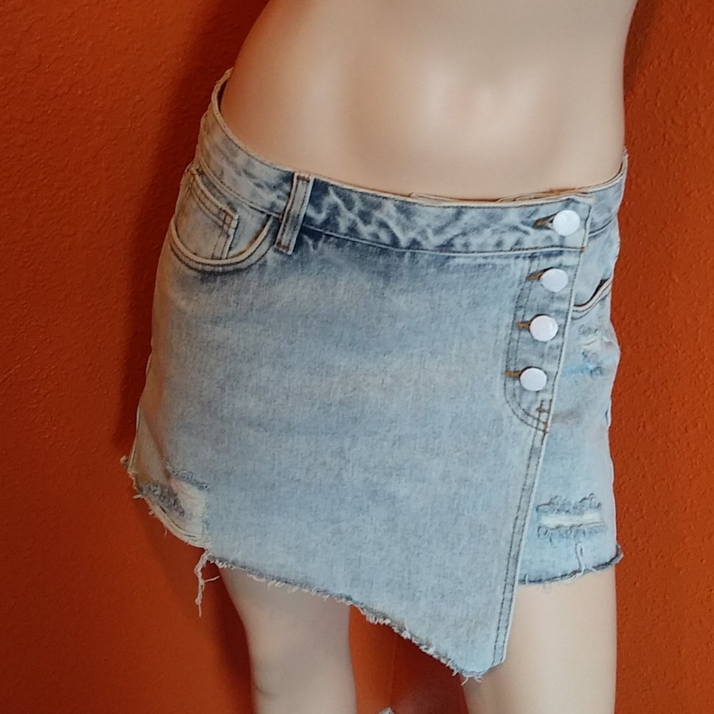 Denim skort size small - Picture 3 of 9